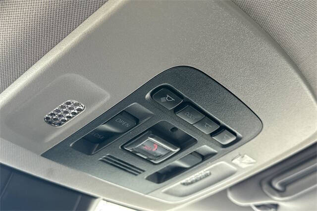 2021 Toyota Camry Hybrid XLE