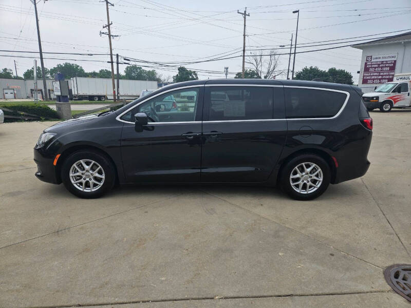 2022 Chrysler Voyager LX