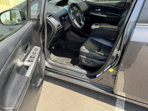 2017 Toyota Prius v Four