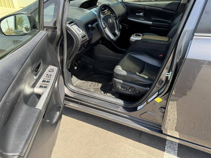 2017 Toyota Prius v Four