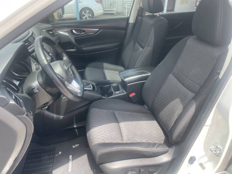 2017 Nissan Rogue SV