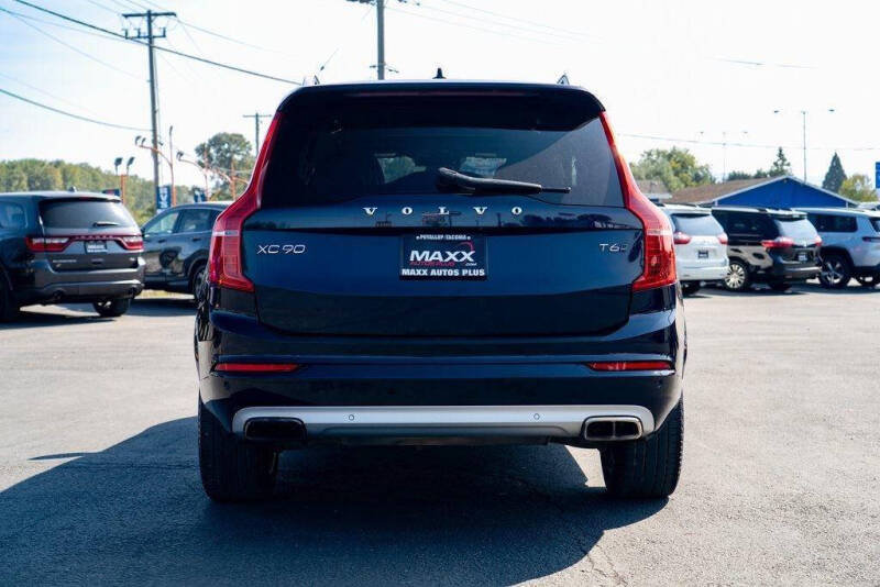 2017 Volvo XC90 T6 Momentum