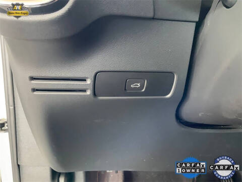 2024 Volvo XC40 B5 Plus Dark Theme