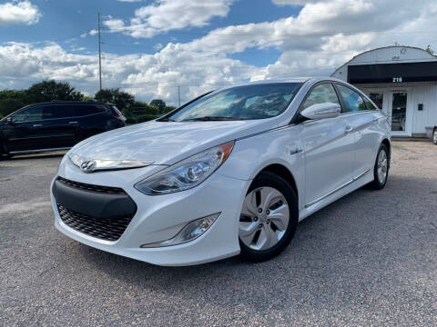 2013 Hyundai Sonata Hybrid for sale at Carworx LLC in Dunn NC