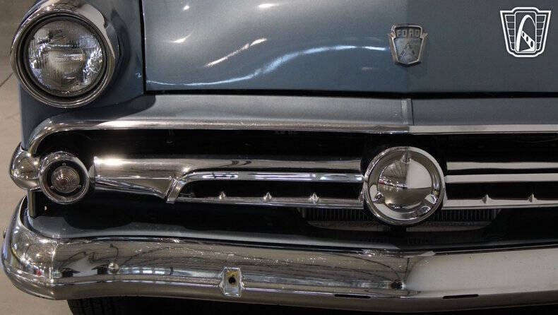 1954 Ford Crestline