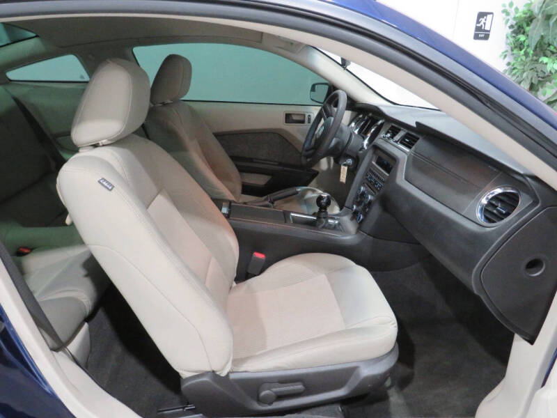 2011 Ford Mustang V6