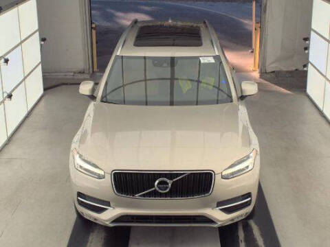 2017 Volvo XC90 T6 Momentum