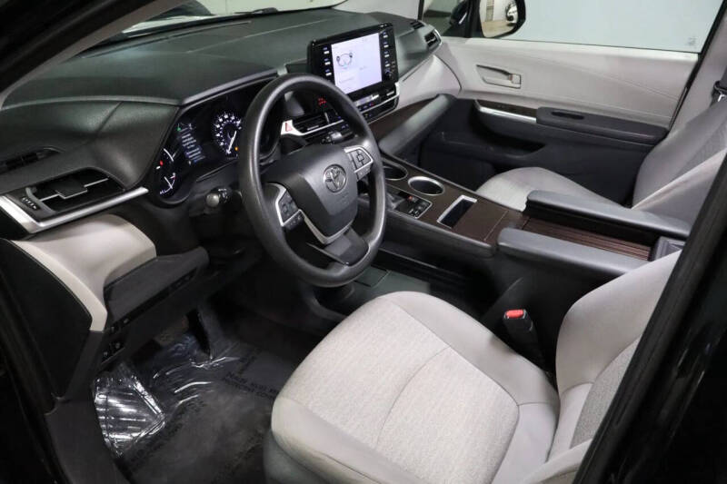 2021 Toyota Sienna LE 8-Passenger