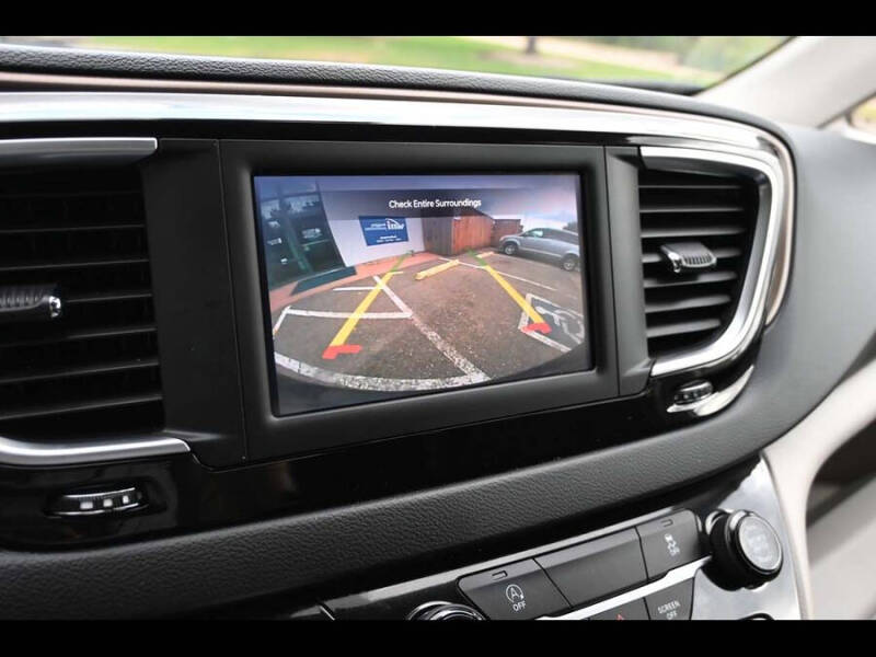 2024 Chrysler Voyager LX