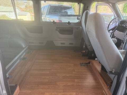 2001 Ford E-Series E-150 XL