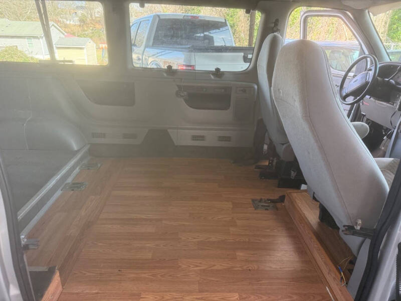 2001 Ford E-Series E-150 XL