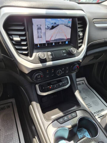2023 GMC Acadia SLT