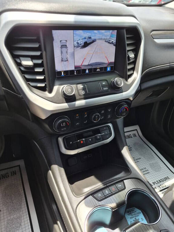 2023 GMC Acadia SLT