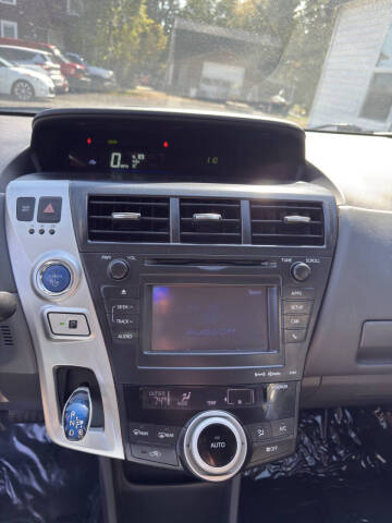 2013 Toyota Prius v Three