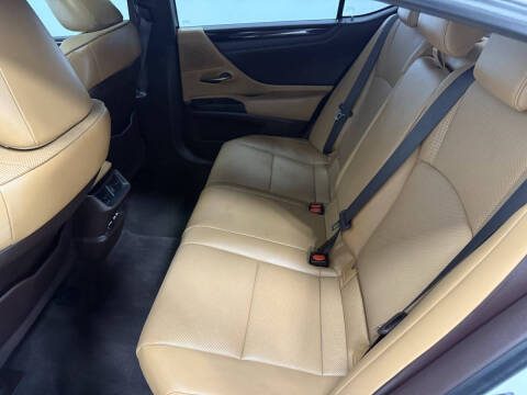2021 Lexus ES 300h