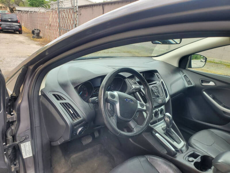 Image 6 of 2013 Ford Focus SE