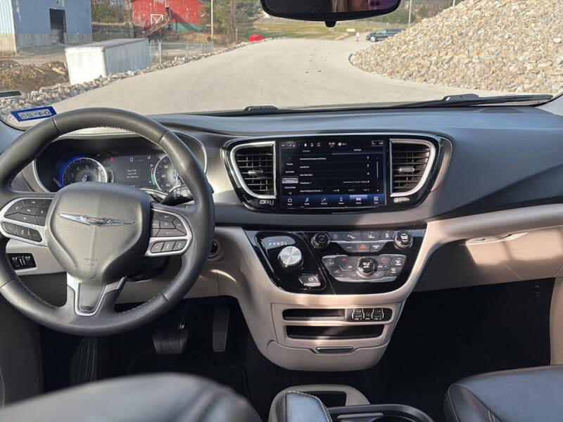 2023 Chrysler Pacifica Touring L