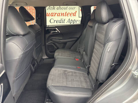 2024 Mitsubishi Outlander SE