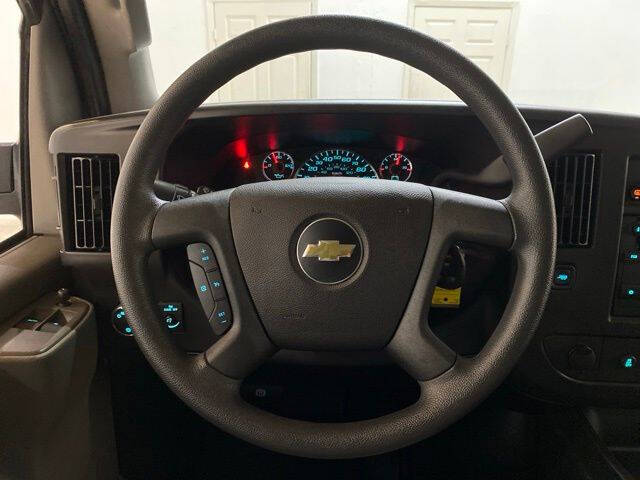 2025 Chevrolet Express LT 3500