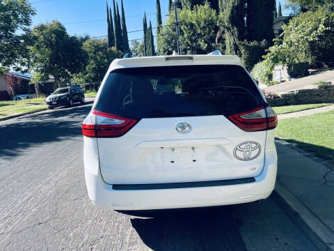 2019 Toyota Sienna LE 8-Passenger