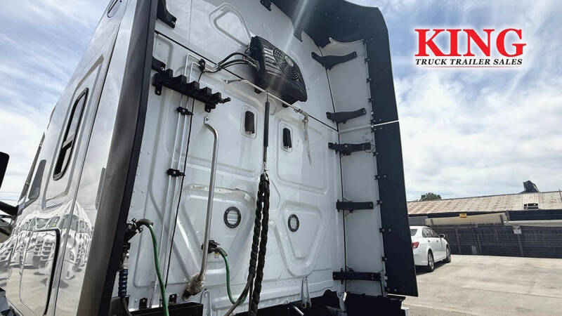 2024 Freightliner Cascadia