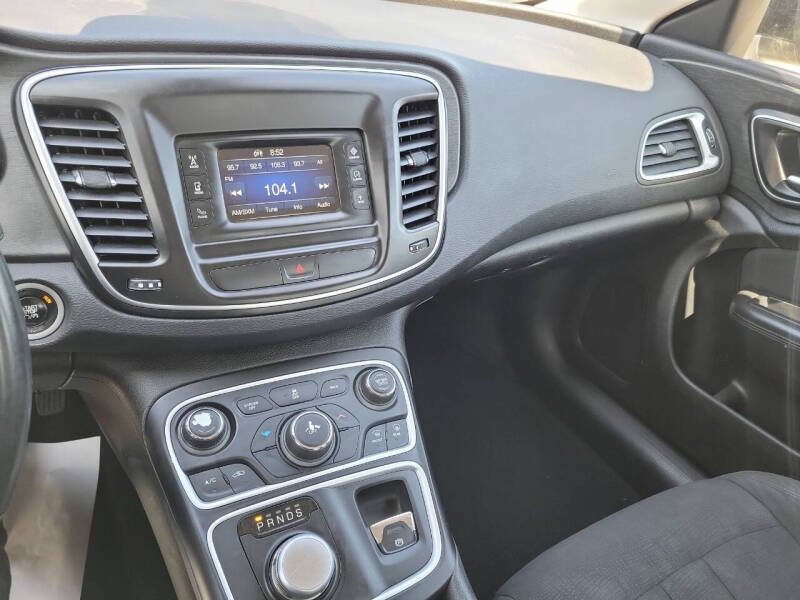2015 Chrysler 200 Limited