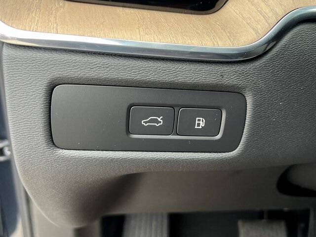 2026 Volvo XC60 T8 Plus