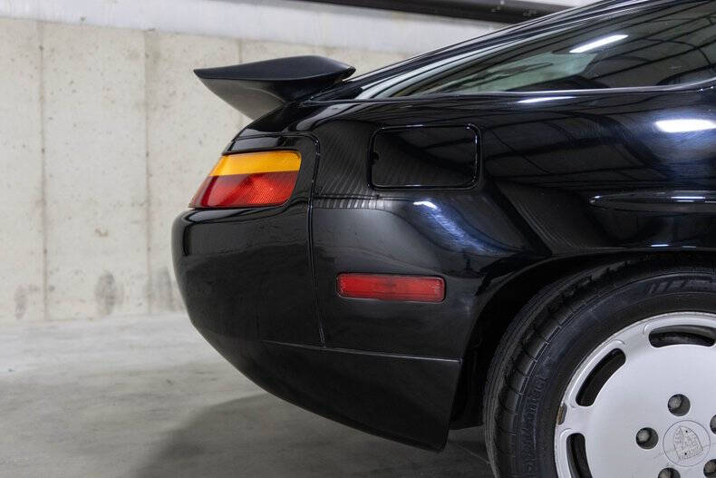1987 Porsche 928 S4