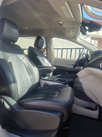 2022 Chrysler Pacifica Touring L