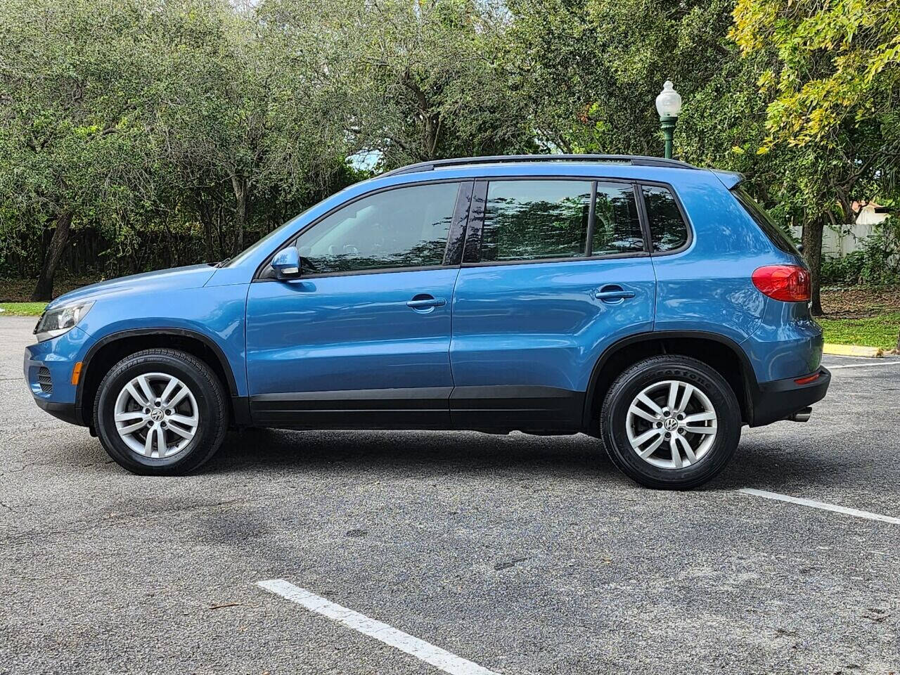 2017 VOLKSWAGEN Tiguan SUV / Crossover - $14,995