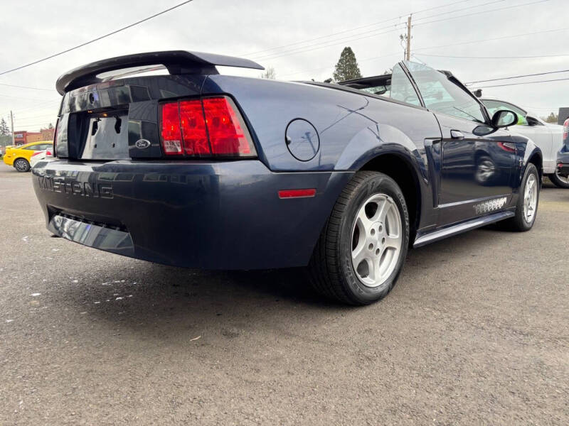 2003 Ford Mustang Deluxe
