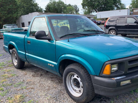 1996 Chevrolet S-10 for sale at Full Throttle Auto Sales in Woodstock VA