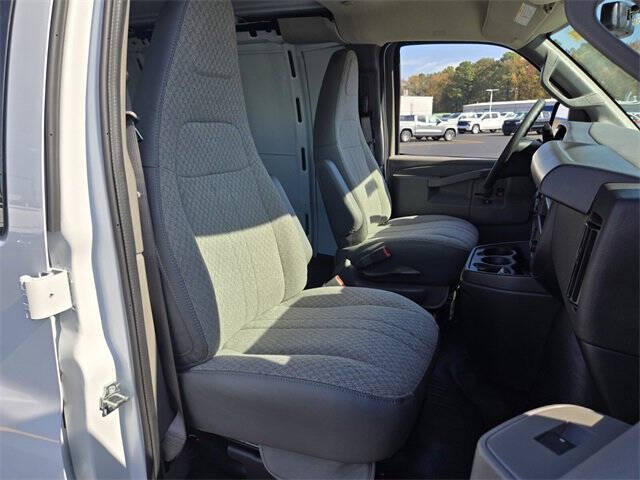 2025 Chevrolet Express 2500