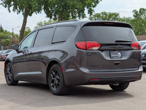 2020 Chrysler Pacifica Limited Red S