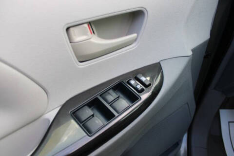 2014 Toyota Sienna LE Mobility 7-Passenger