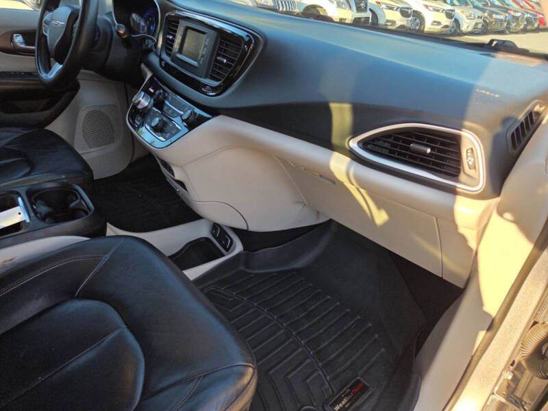 2017 Chrysler Pacifica Touring-L