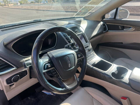2019 Lincoln Nautilus Select