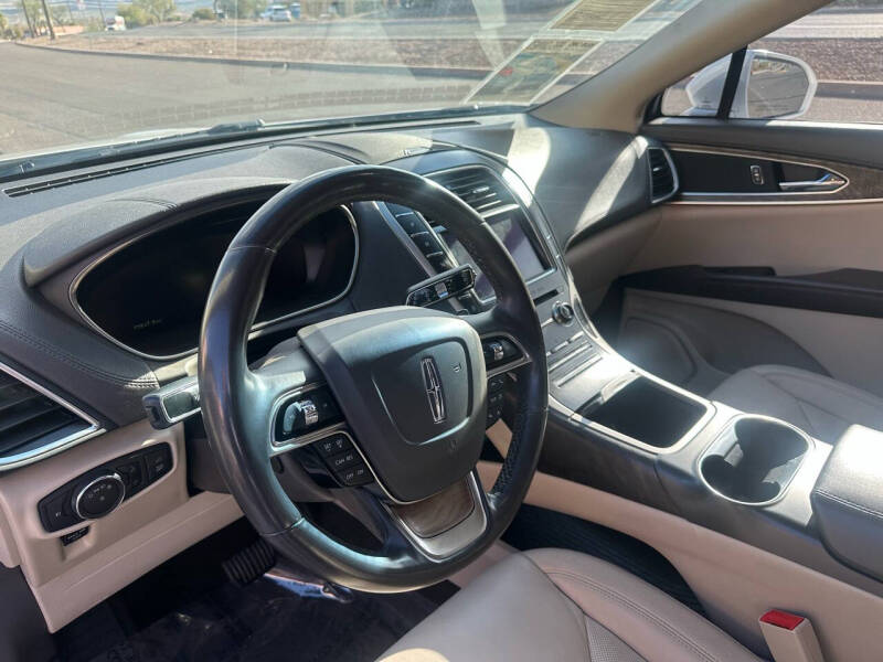 2019 Lincoln Nautilus Select