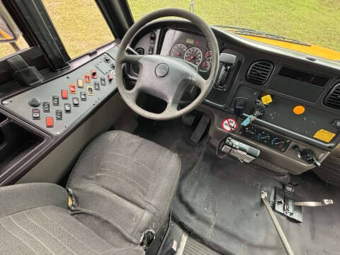 2009 Freightliner Thomas Safeliner