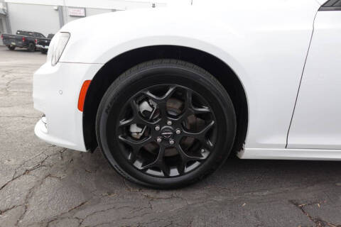 2023 Chrysler 300 Touring L