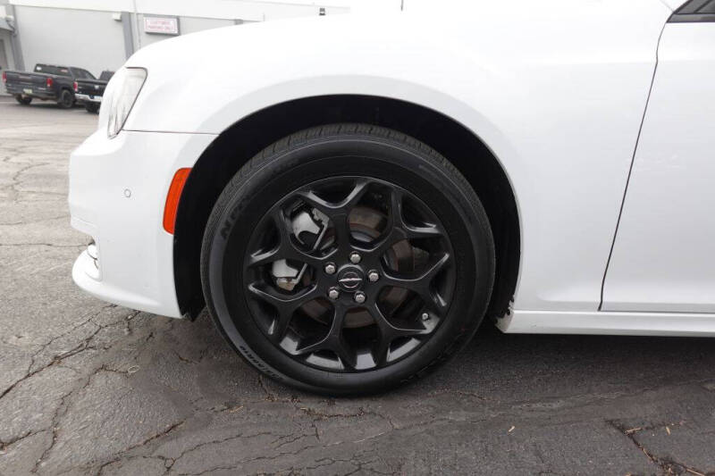 2023 Chrysler 300 Touring L