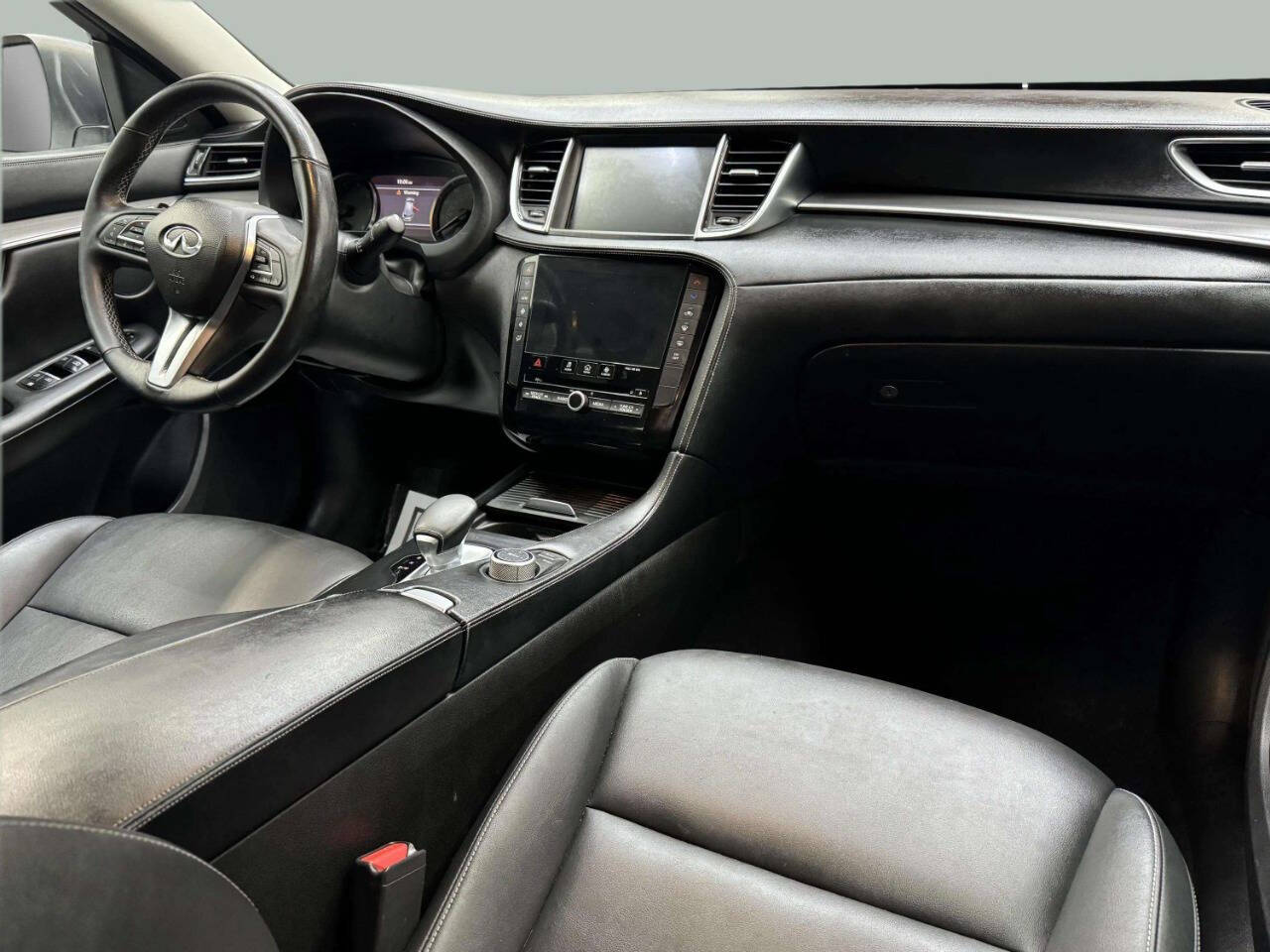 2019 Infiniti QX50 Essential 4dr Crossover - White exterior view 7