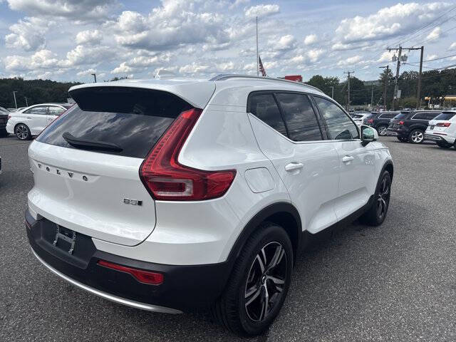 2025 Volvo XC40 B5 Core Bright Theme