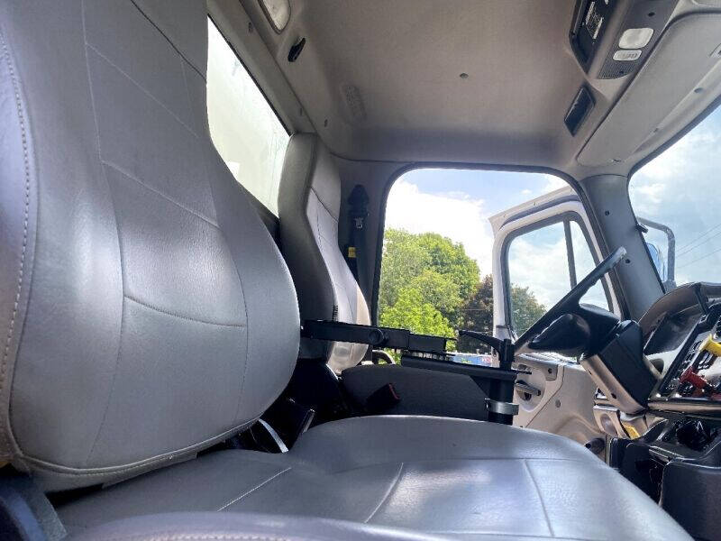 2015 Freightliner M2 112