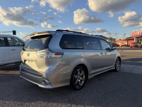 2014 Toyota Sienna SE 8-Passenger