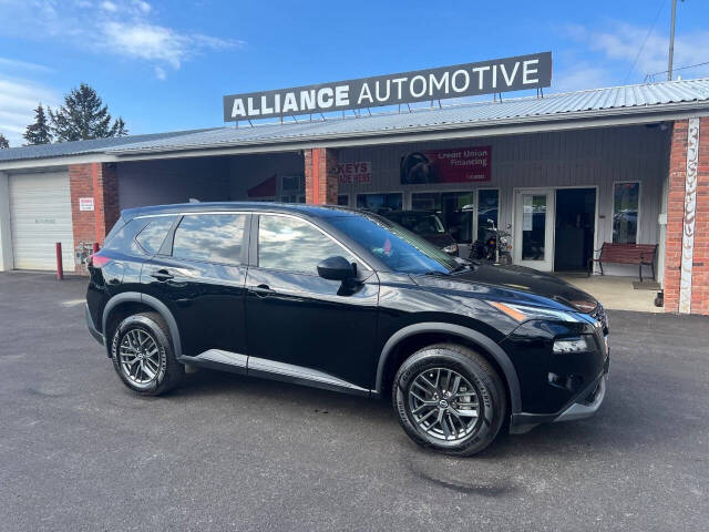 2023 Nissan Rogue S's photo