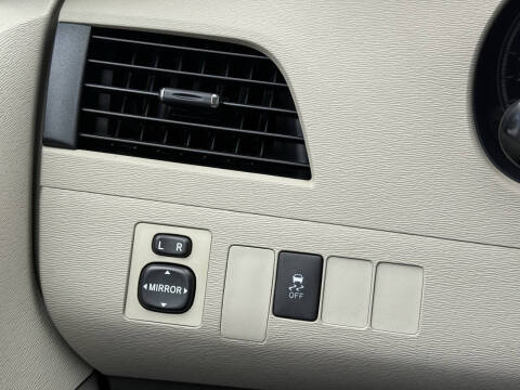 2011 Toyota Sienna LE 8-Passenger