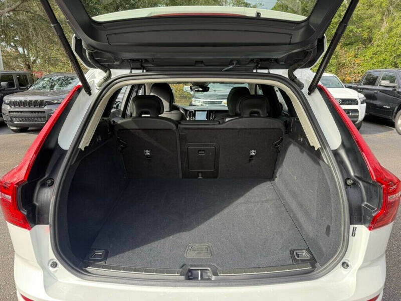 2025 Volvo XC60 B5 Plus Dark Theme