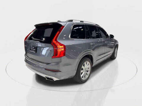 2016 Volvo XC90 T6 Momentum