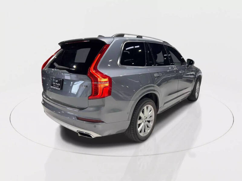 2016 Volvo XC90 T6 Momentum
